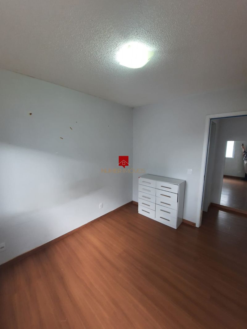 APARTAMENTO SEMIMOBILIADO Á 1 QUADRA DA AV. DUQUE 
