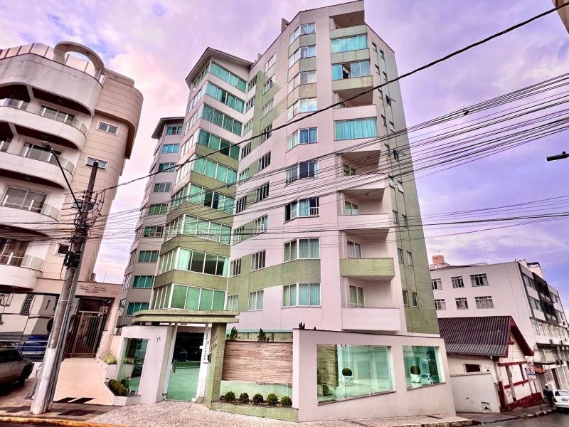 Apto 4 quartos  no bairro CENTRO em LAGES