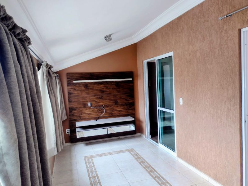 Casa 3 quartos  no bairro CORAL em LAGES