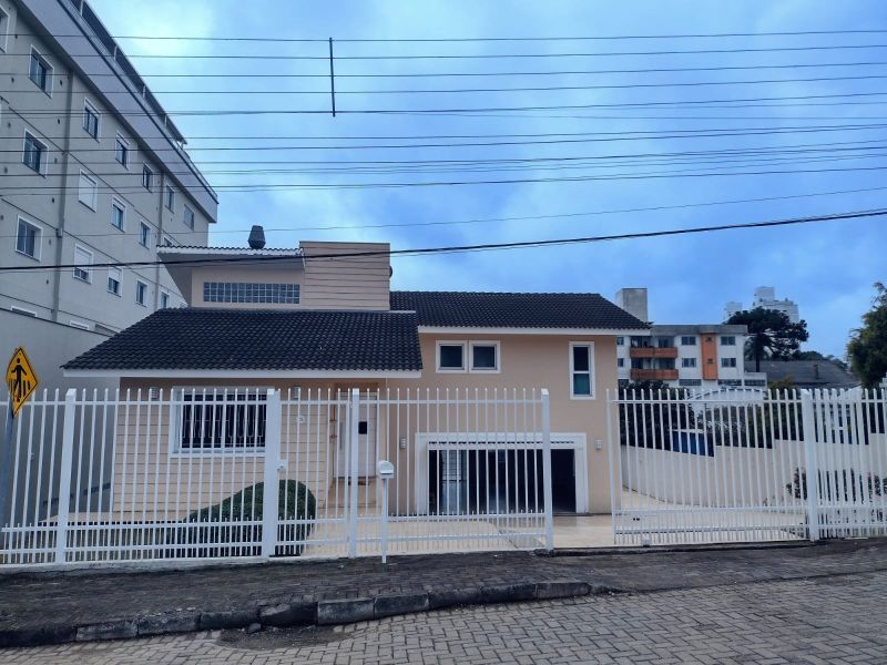 Casa 3 quartos  no bairro CORAL em LAGES