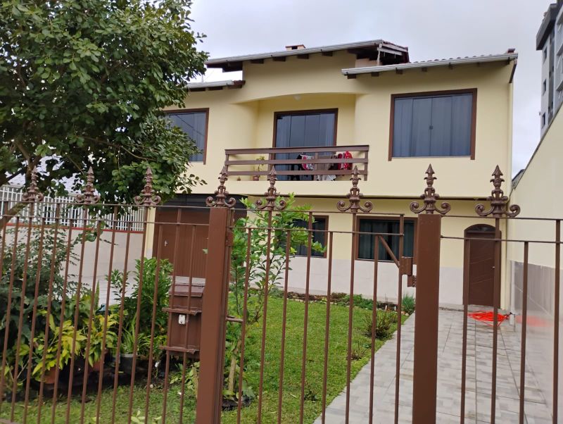 Casa 4 quartos  no bairro UNIVERSITÁRIO em LAGES
