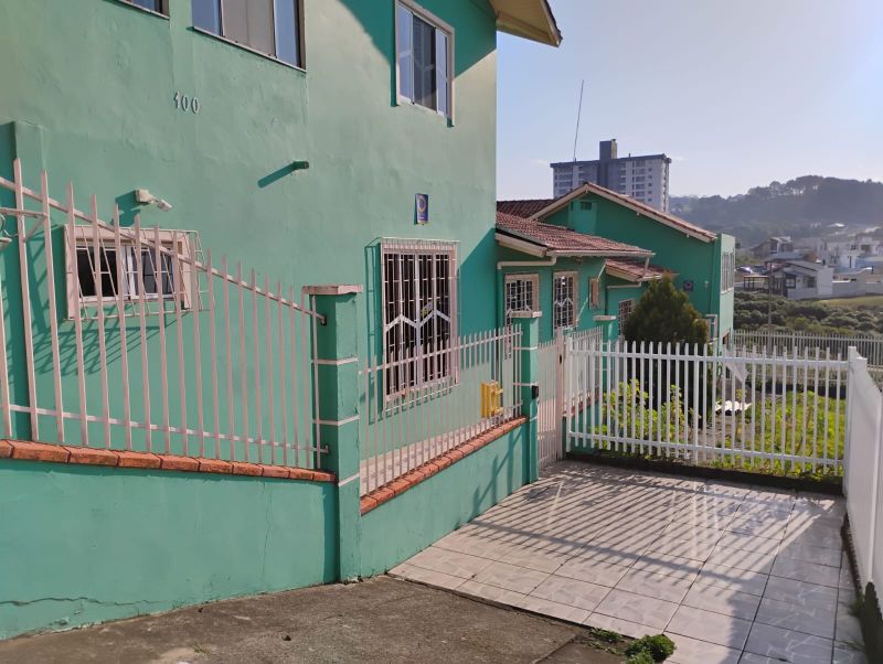 Casa 4 quartos  no bairro PETRÓPOLIS em LAGES