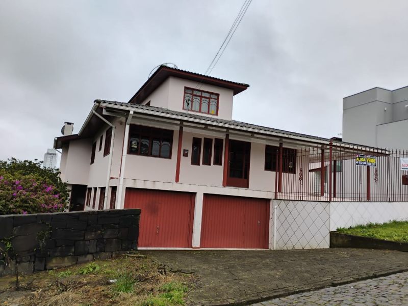 Casa 4 quartos  no bairro COPACABANA em LAGES
