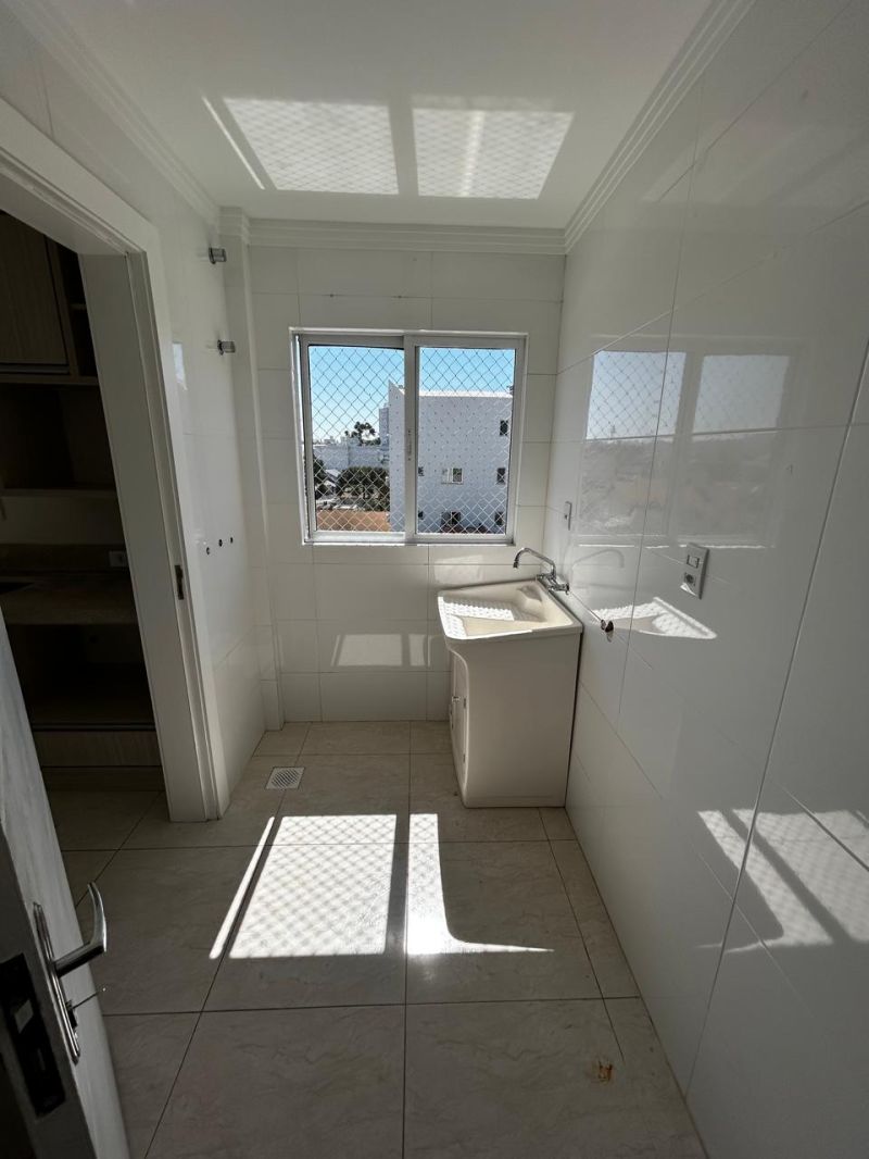 Apto 3 quartos  no bairro CORAL em LAGES