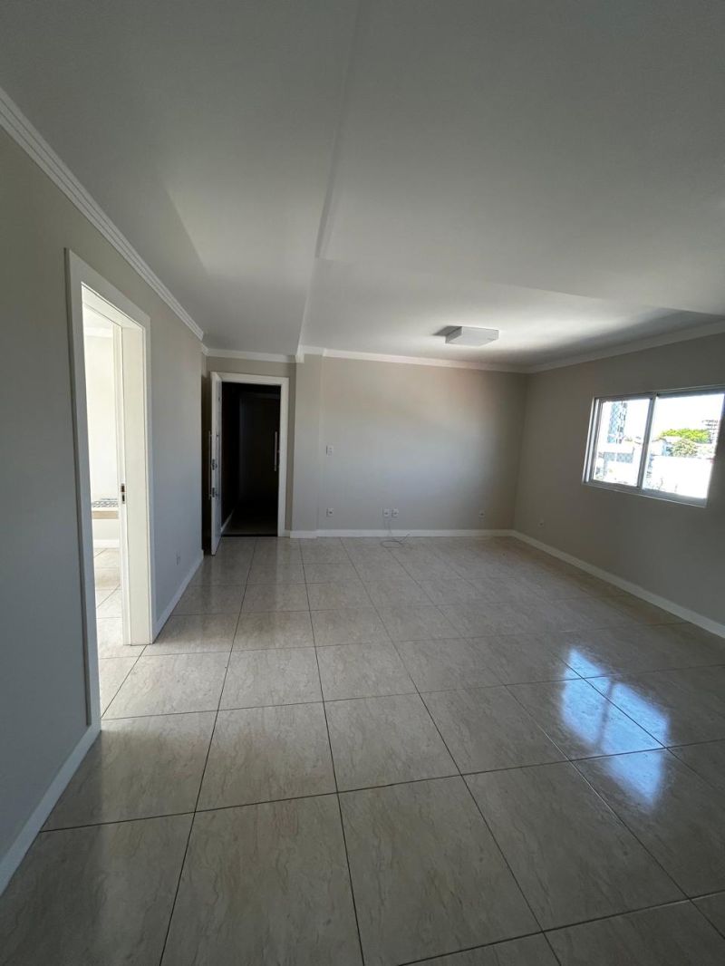 Apto 3 quartos  no bairro CORAL em LAGES