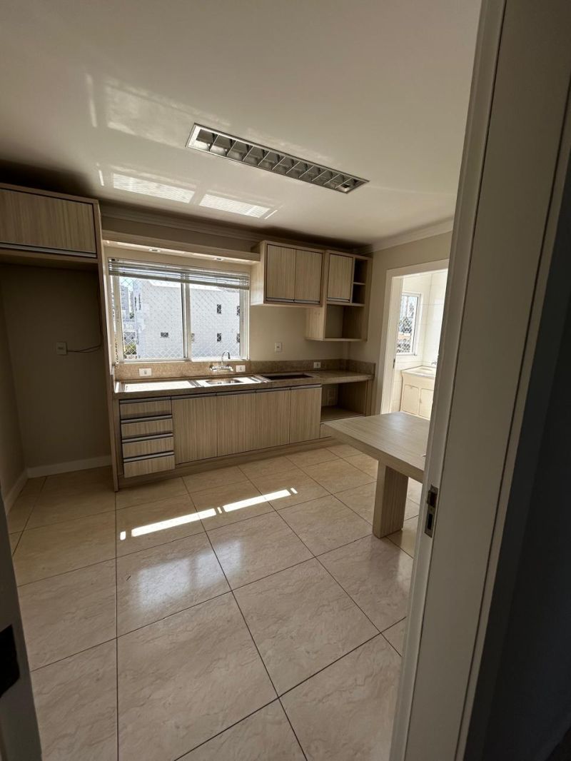 Apto 3 quartos  no bairro CORAL em LAGES