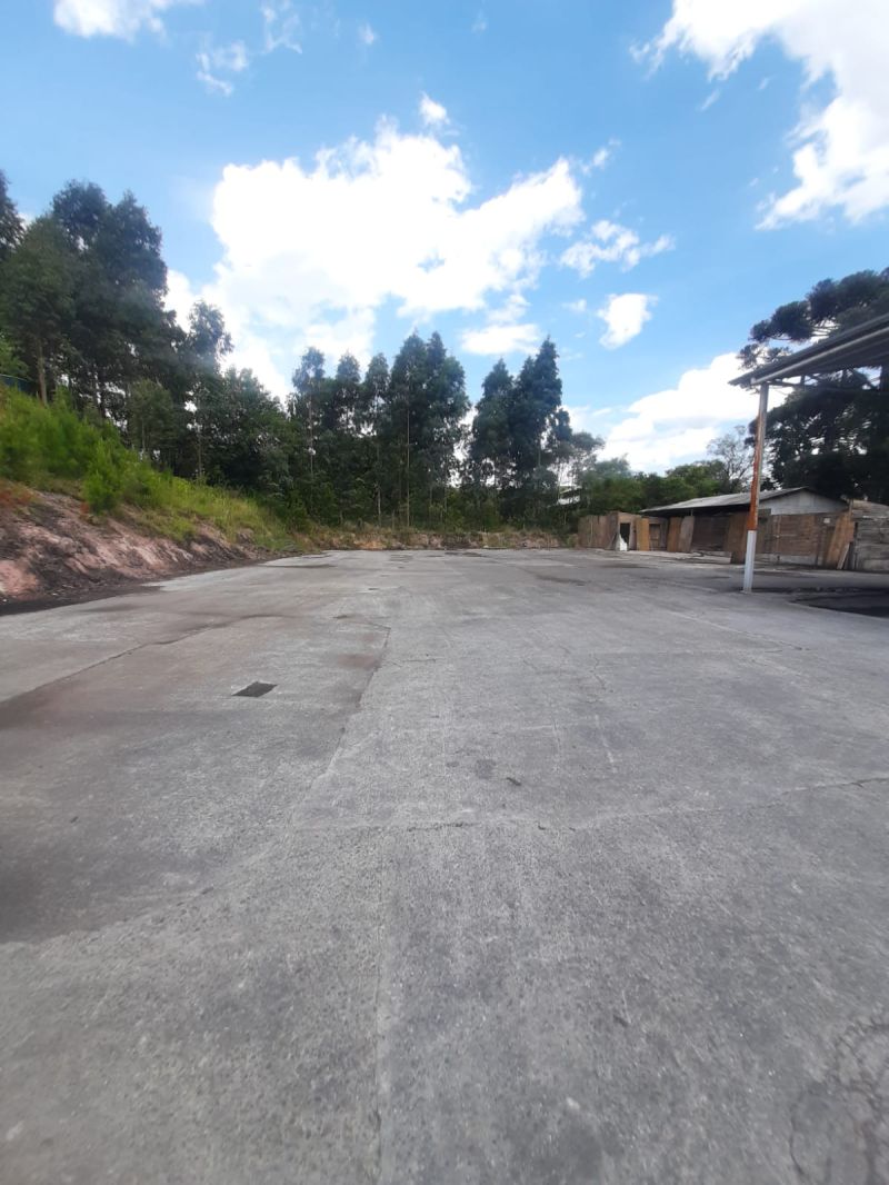 Barracão no bairro JARDIM DAS CAMÉLIAS em LAGES