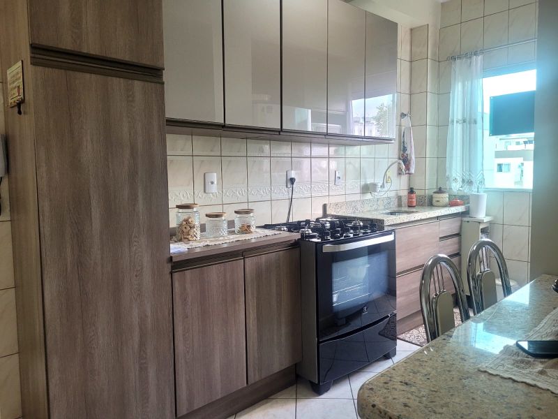 Apto 3 quartos  no bairro CORAL em