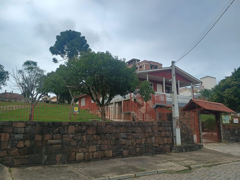 Casa 4 quartos  no bairro CONTA DINHEIRO em LAGES