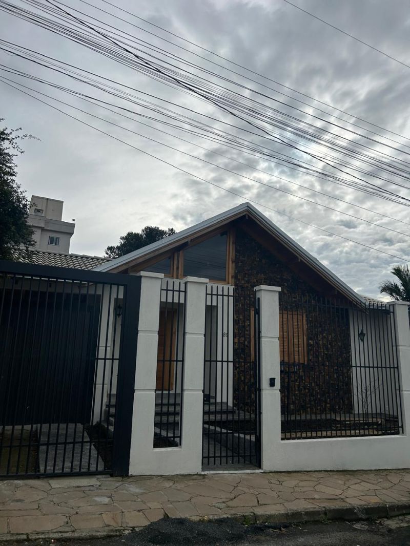Casa 3 quartos  no bairro CORAL em