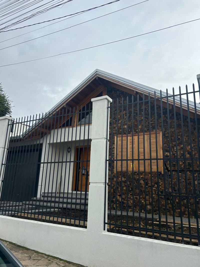 Casa 3 quartos  no bairro CORAL em