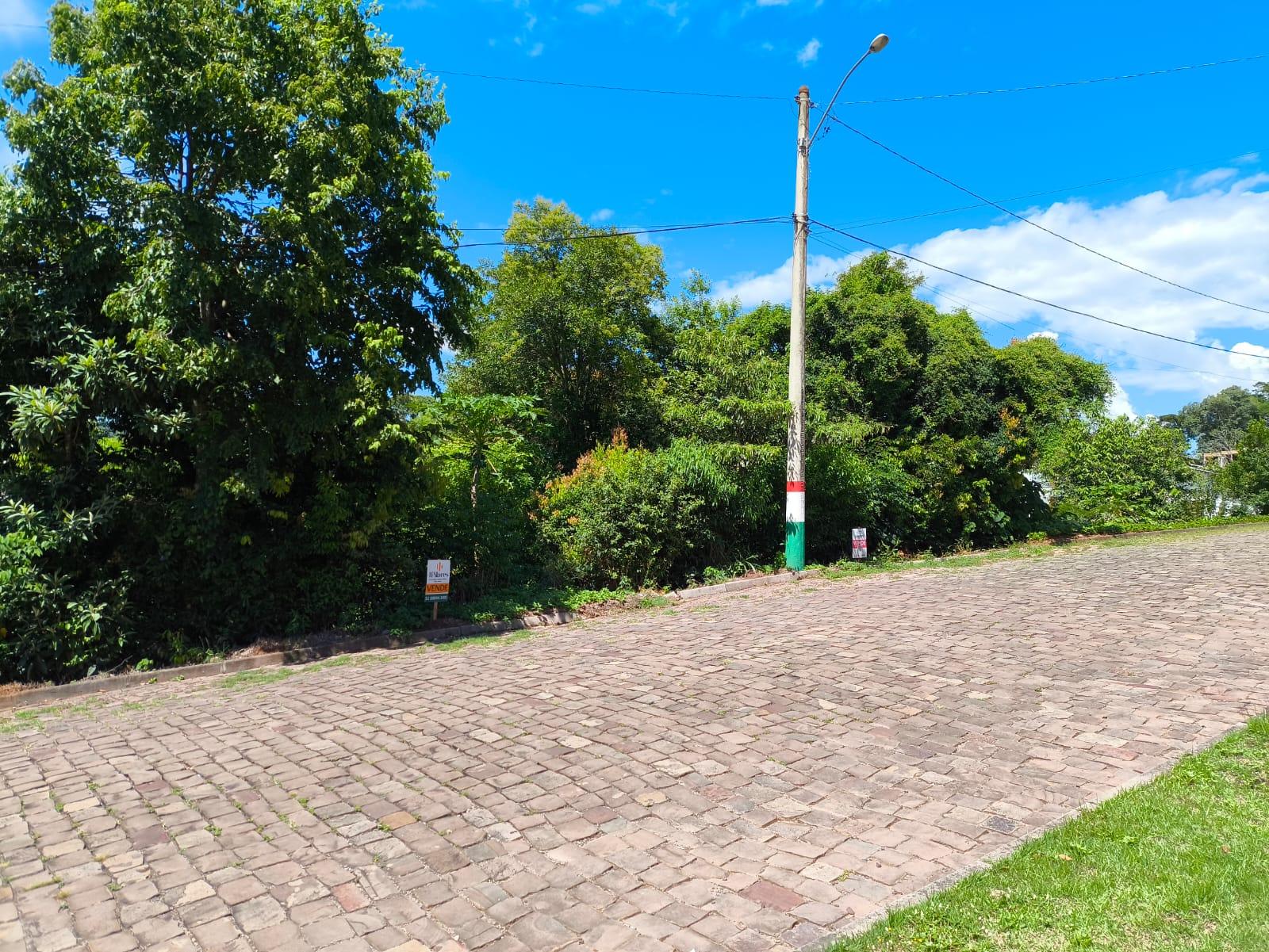 Um terreno maravilhoso no Porto XV próximo ao centro, escola, comércio!