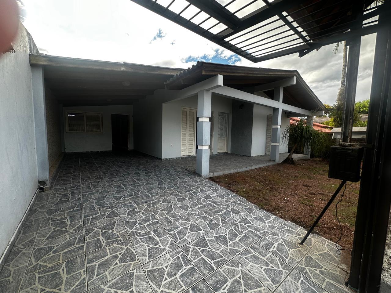 CASA AMPLA BEM PERTO DO CENTRO DA CIDADE!