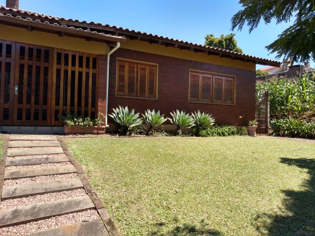 Casa plana, ampla, no Bairro Porto XV. Terreno de 600m² quadrados, totalmente aproveitável...