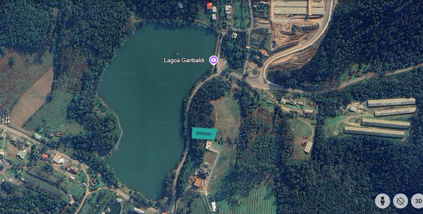 Maravilhoso terreno de frente para a Lagoa da Garibaldi!