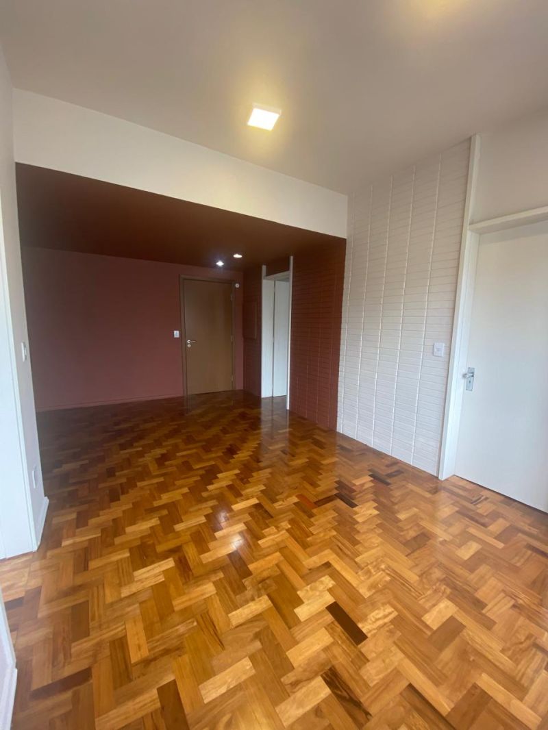 Sala 5 quartos  no bairro CENTRO em PORTO ALEGRE