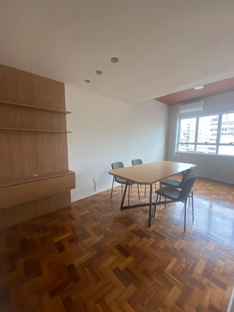 Sala 5 quartos  no bairro CENTRO em PORTO ALEGRE