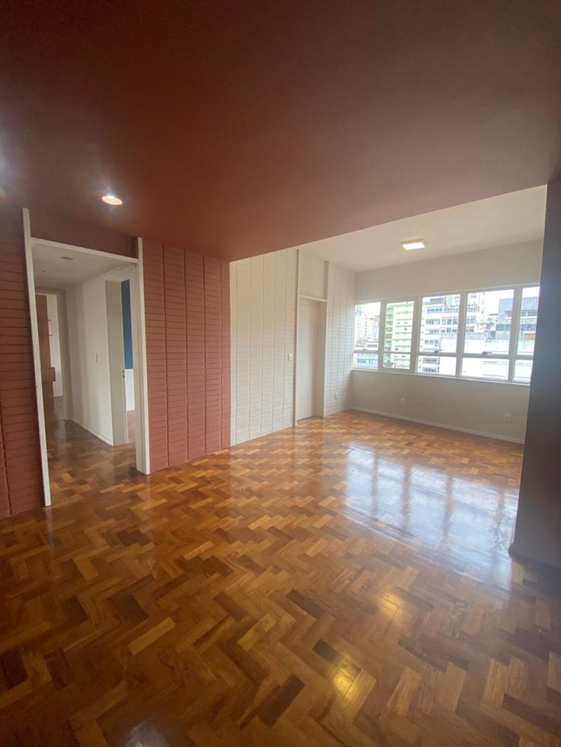 Sala 5 quartos  no bairro CENTRO em PORTO ALEGRE