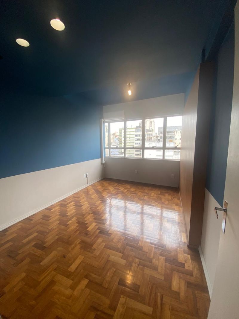 Sala 5 quartos  no bairro CENTRO em PORTO ALEGRE