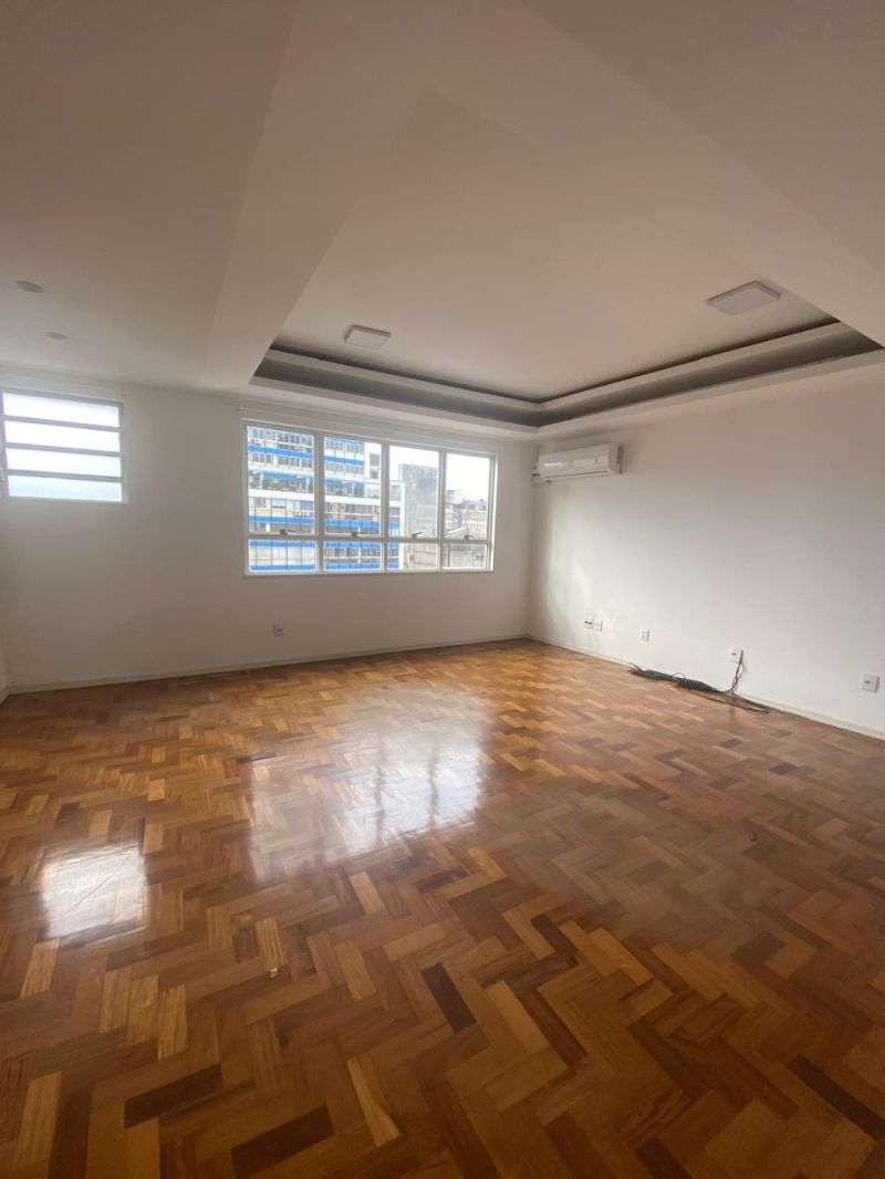 Sala 5 quartos  no bairro CENTRO em PORTO ALEGRE