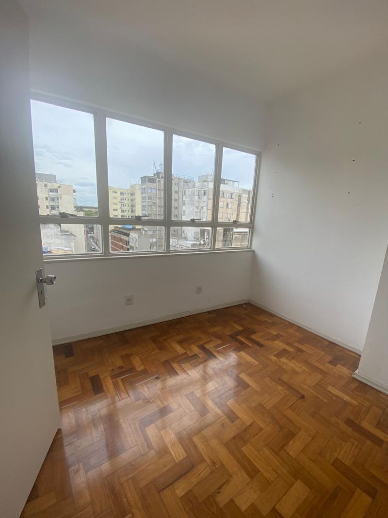Sala 5 quartos  no bairro CENTRO em PORTO ALEGRE