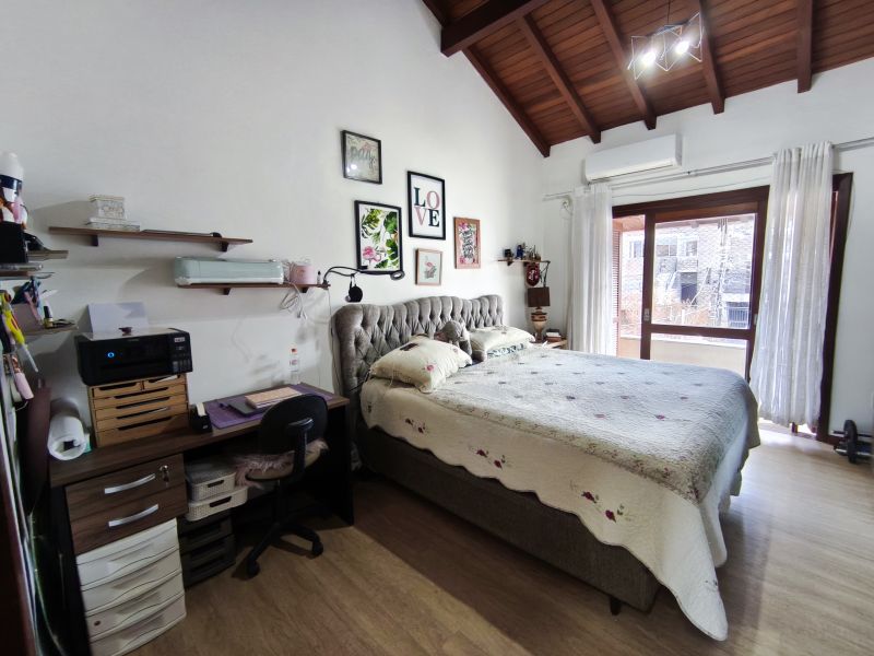 Casa 4 quartos  no bairro SANTA TEREZA em PORTO ALEGRE