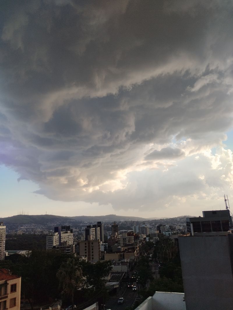 Apto no bairro PETROPOLIS em PORTO ALEGRE