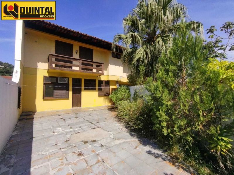 Casa Residencial 4 dormitórios no bairro GARCIA em BLUMENAU
