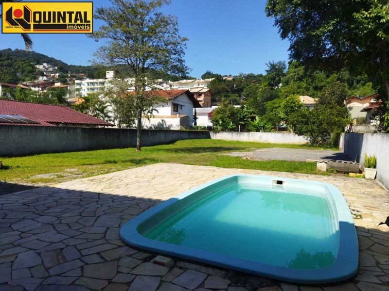 Casa Residencial 4 dormitórios no bairro GARCIA em BLUMENAU