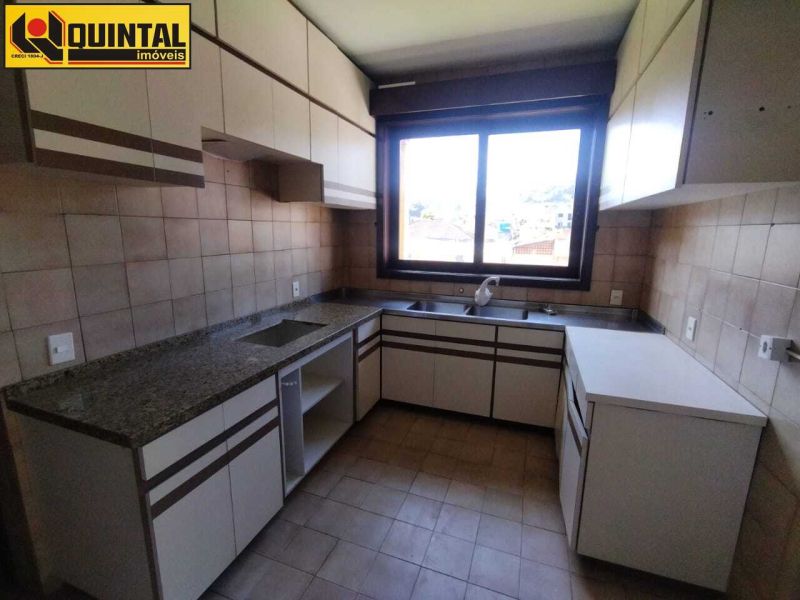 Casa Residencial 4 dormitórios no bairro GARCIA em BLUMENAU