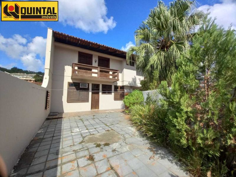 Casa Residencial 4 dormitórios no bairro GARCIA em BLUMENAU