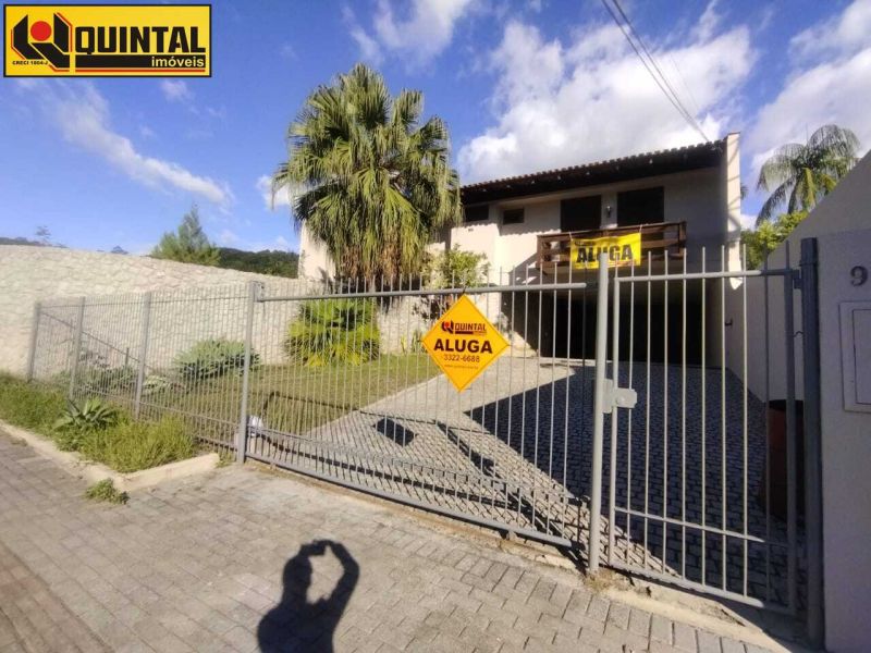 Casa Residencial 4 dormitórios no bairro GARCIA em BLUMENAU