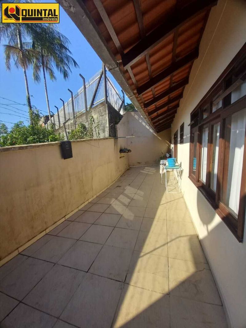 Casa Residencial 4 dormitórios no bairro GLORIA em BLUMENAU