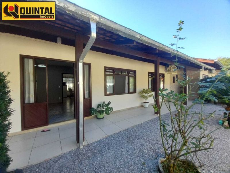Casa Residencial 4 dormitórios no bairro GLORIA em BLUMENAU