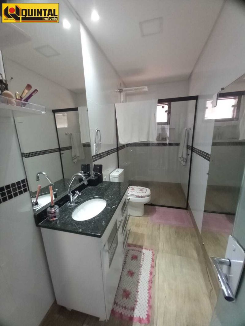 Casa Residencial 4 dormitórios no bairro GLORIA em BLUMENAU