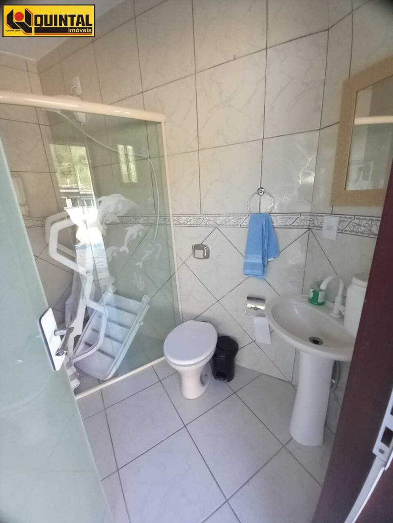 Casa Residencial 4 dormitórios no bairro GLORIA em BLUMENAU