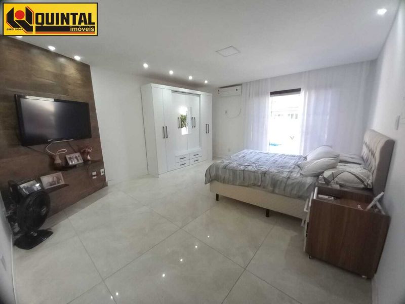 Casa Residencial 4 dormitórios no bairro GLORIA em BLUMENAU