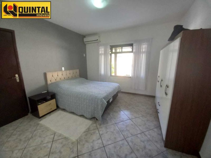 Casa Residencial 4 dormitórios no bairro GLORIA em BLUMENAU