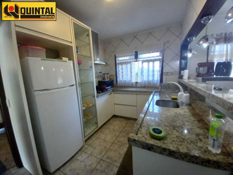 Casa Residencial 4 dormitórios no bairro GLORIA em BLUMENAU