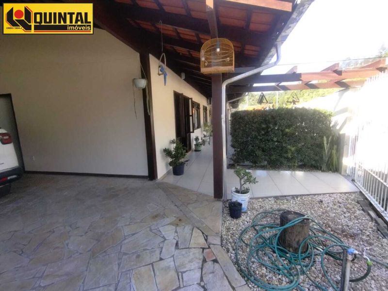 Casa Residencial 4 dormitórios no bairro GLORIA em BLUMENAU
