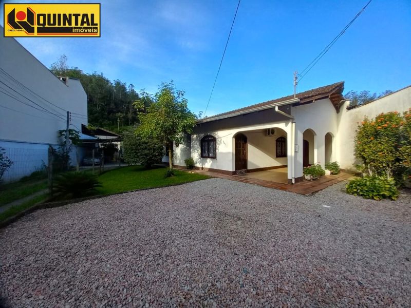 Casa Residencial 3 dormitórios no bairro GLORIA em BLUMENAU
