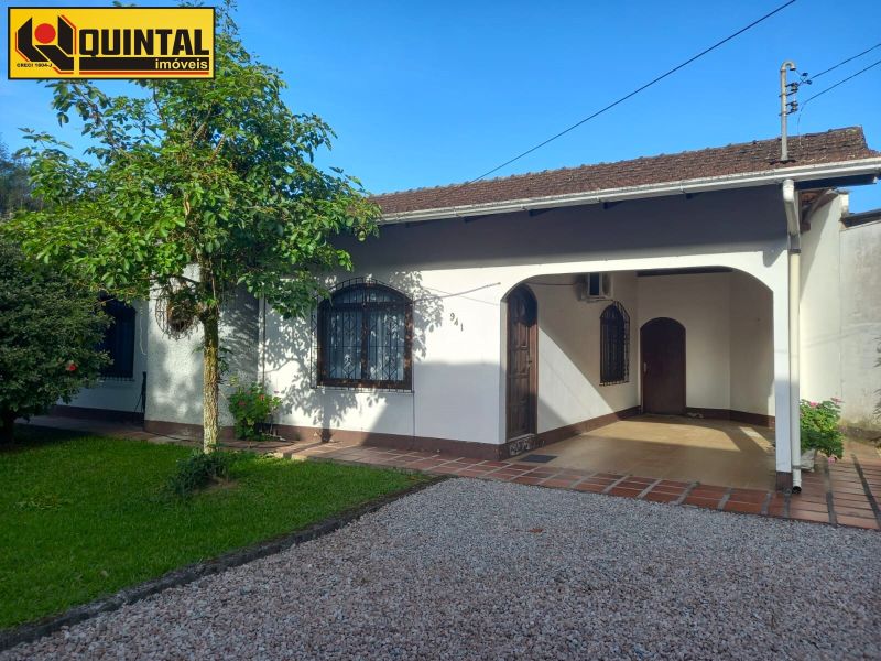 Casa Residencial 3 dormitórios no bairro GLORIA em BLUMENAU