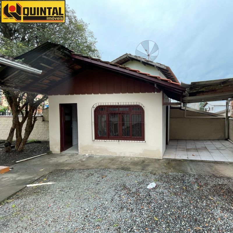Casa Residencial 3 dormitórios no bairro AGUA VERDE em BLUMENAU