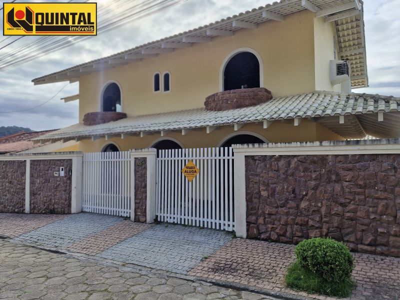 Casa Residencial 4 dormitórios no bairro GARCIA em BLUMENAU