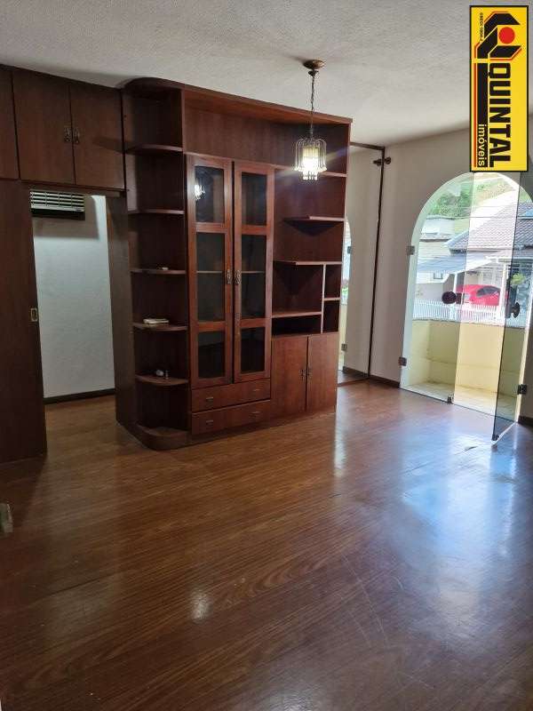 Casa Residencial 4 dormitórios no bairro GARCIA em BLUMENAU