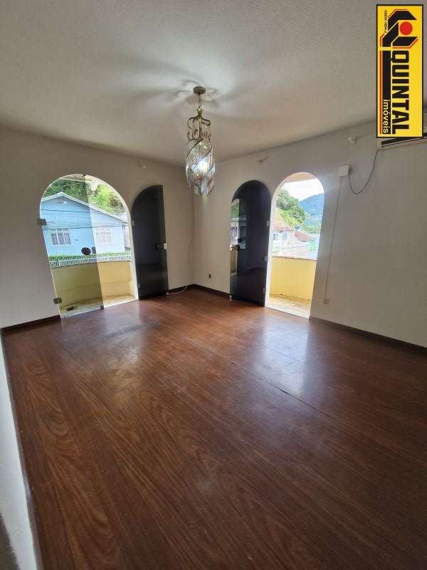 Casa Residencial 4 dormitórios no bairro GARCIA em BLUMENAU