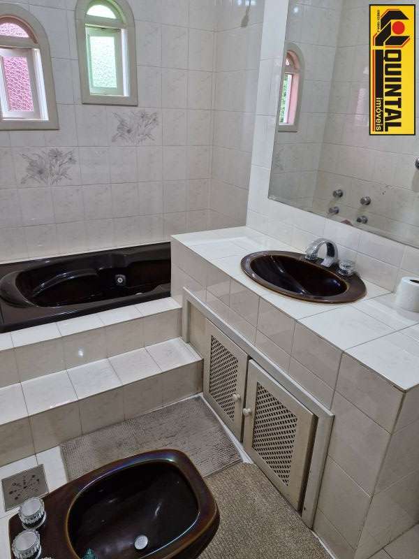 Casa Residencial 4 dormitórios no bairro GARCIA em BLUMENAU
