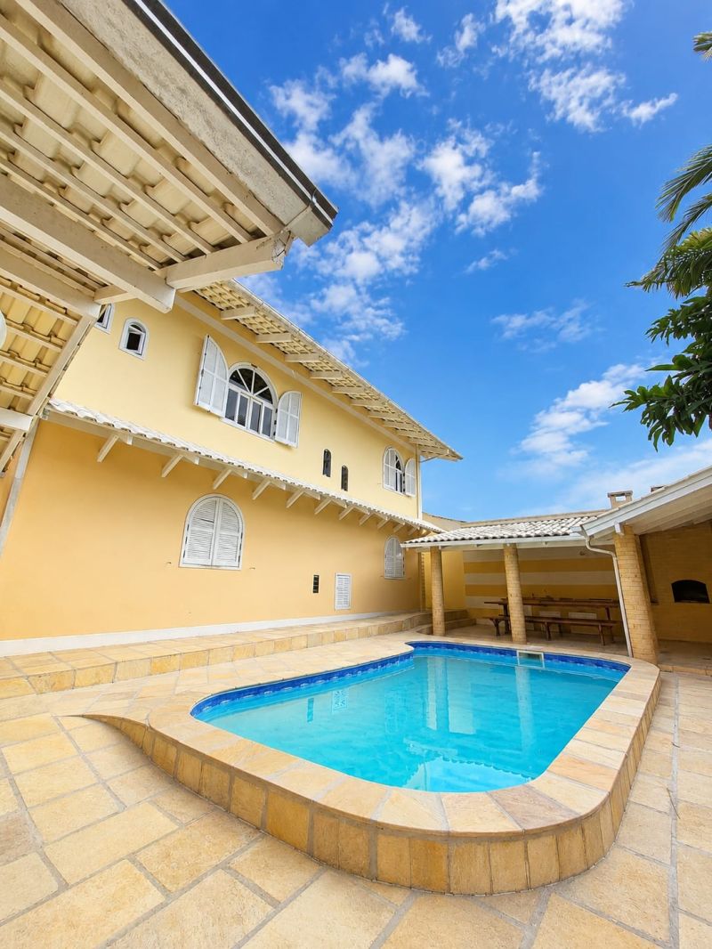 Casa Residencial 4 dormitórios no bairro GARCIA em BLUMENAU