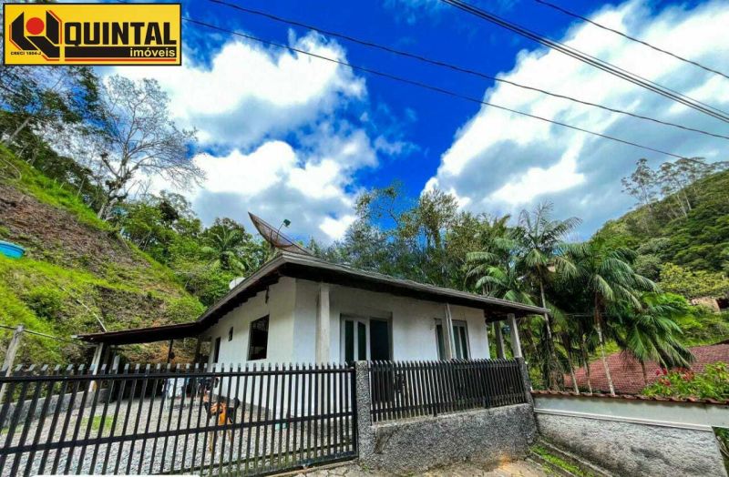 Casa Residencial 3 dormitórios no bairro GLORIA em BLUMENAU