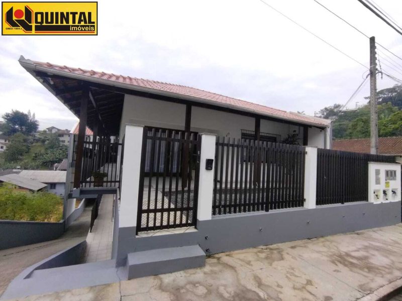 Casa Residencial 3 dormitórios no bairro GARCIA em BLUMENAU